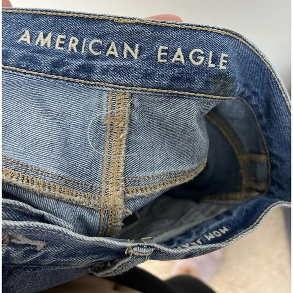 American Eagle Mom Jean Denim Distressed High Rise Size 10 Cotton Blend Women’s - Picture 3 of 6